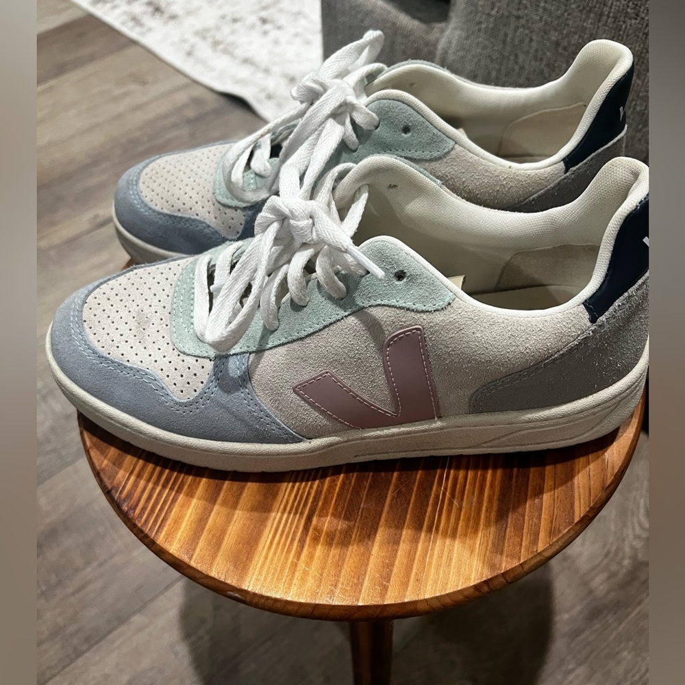 Veja V-10 Women’s